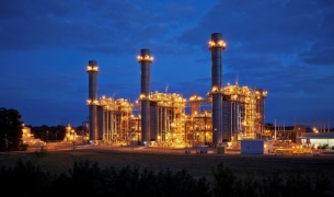 Cơ sở chứa dầu quan trọng của Ả-rập Xê-út bị tấn công, giá dầu tăng vọt